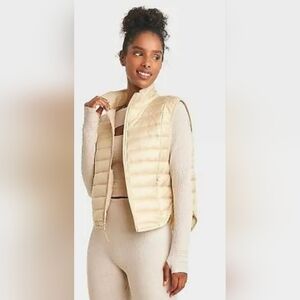 JoyLab Women's Light Cream Puffer Vest